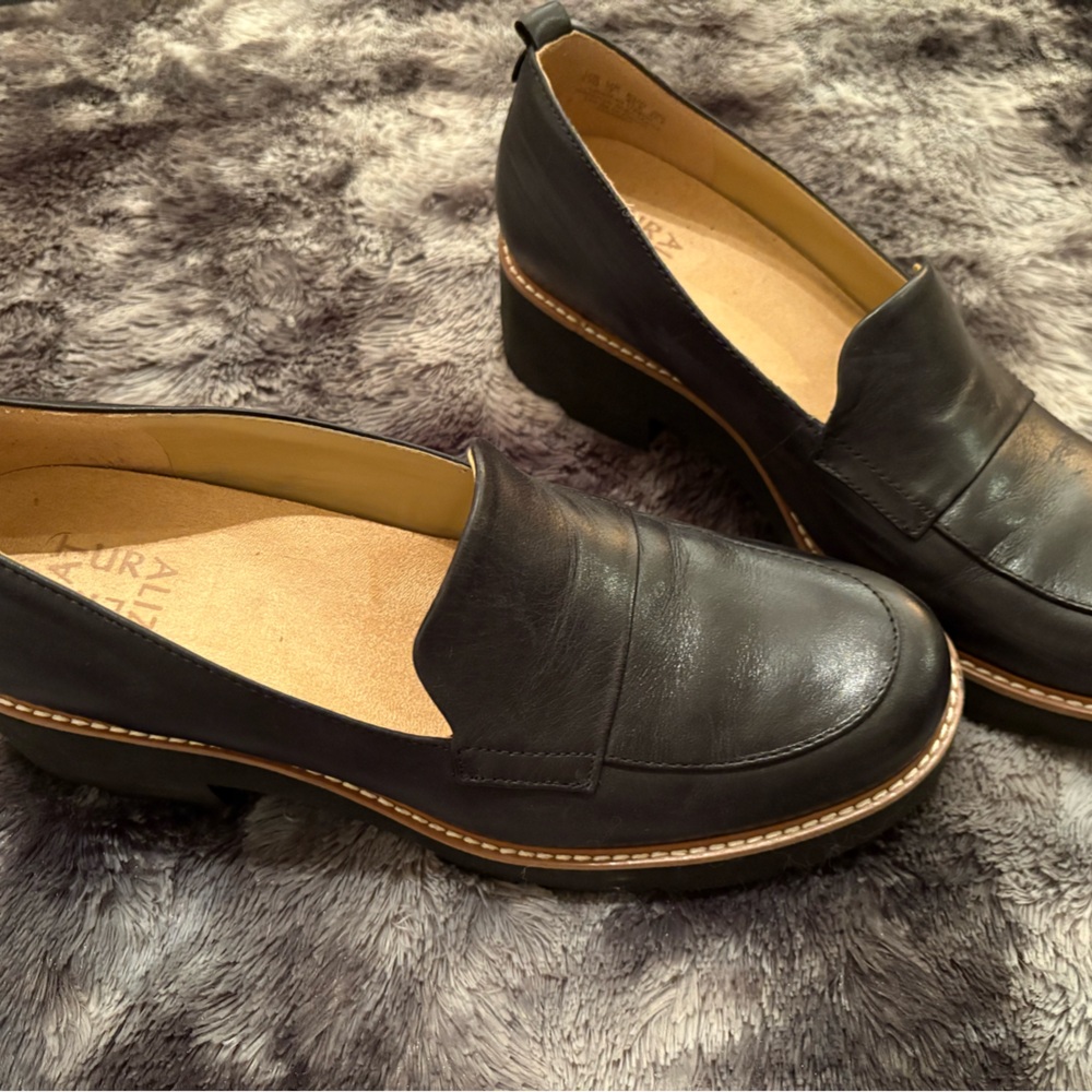 Naturaliser Darry Lug Sole Loafer